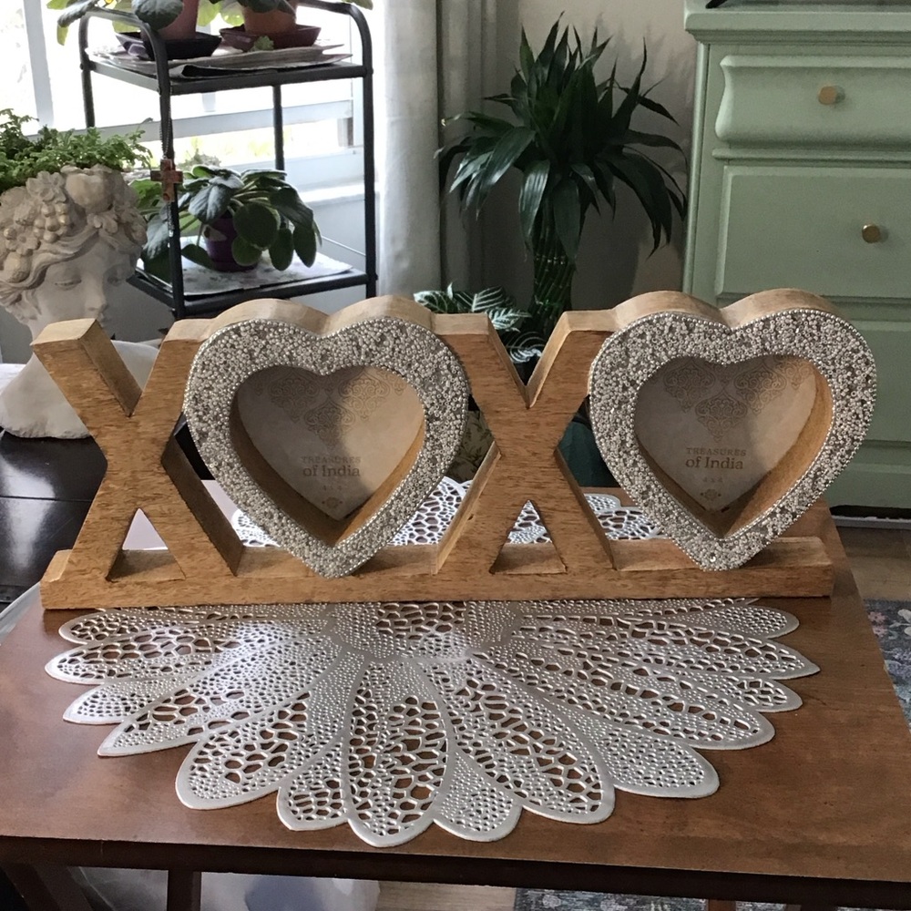 Hugs and Kisses love frame❤️